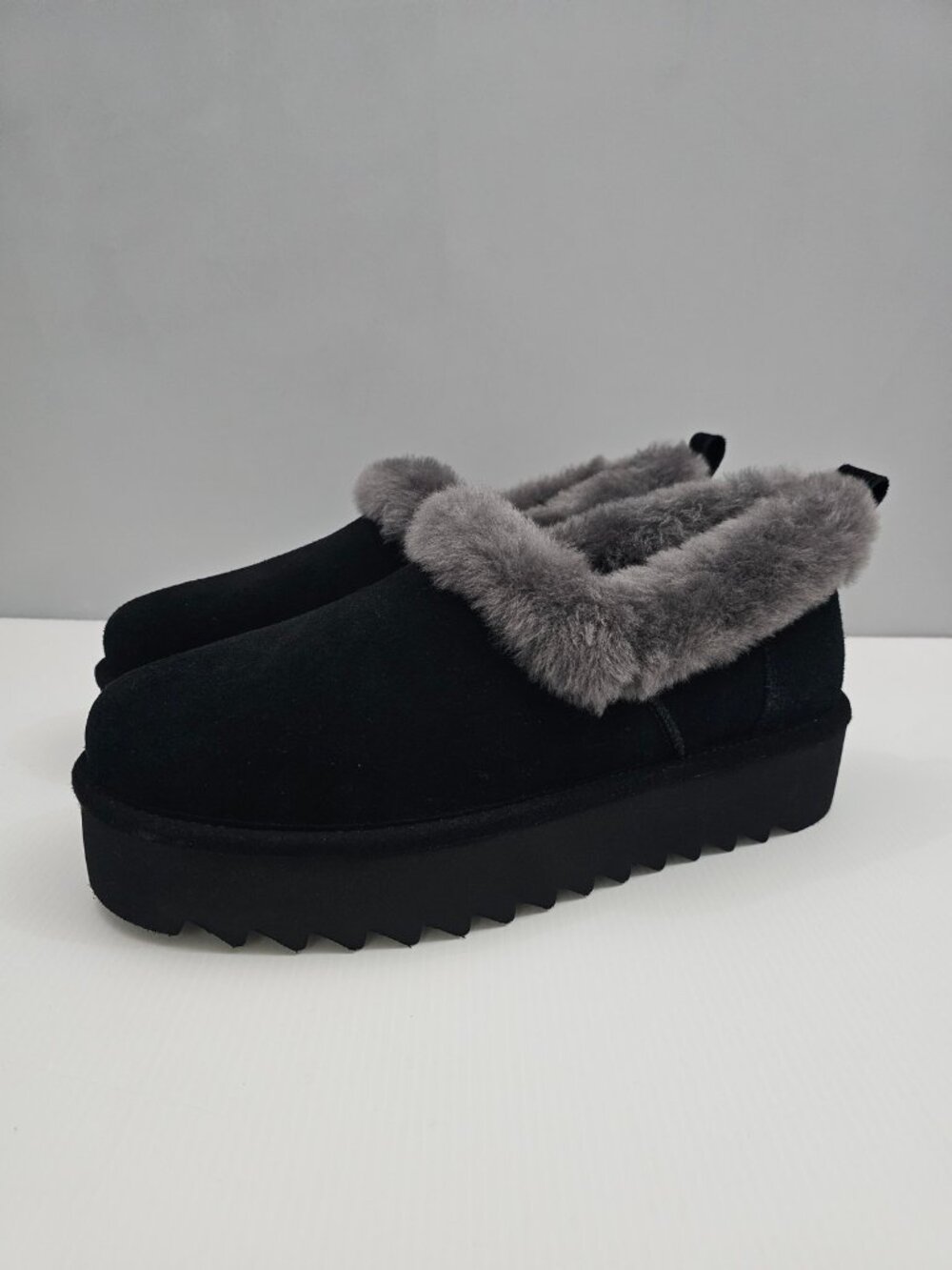 UGG Nita Platform Cozy Slippers Womens 11 Black Gray Suede Sheepskin Slip On NEW